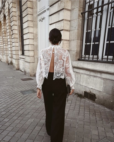 Wholesaler Rosa Fashion - Floral-embroidered lace blouse