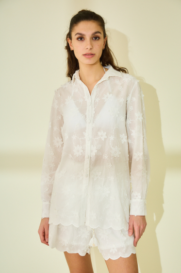 Wholesaler Rosa Fashion - Embroidered Shirt and Shorts Set: Chic Summer Style