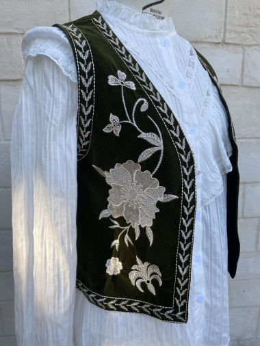 Wholesaler Rosa Fashion - Vest with embroidered flowers