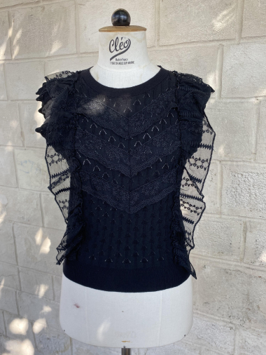Wholesaler Rosa Fashion - Sleeveless top with lace details