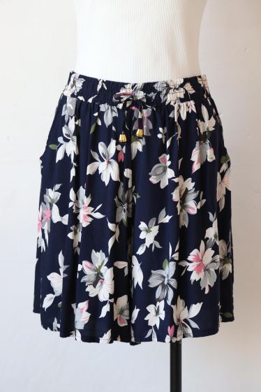 Wholesaler Rosa Fashion - Shorts with printed tropical flowers