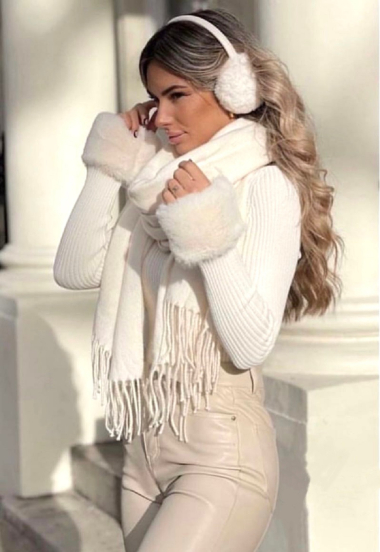 Wholesaler Rosy Days - Ribbed sweater with faux fur sleeves