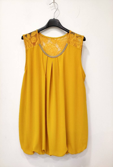 Wholesaler RZ Fashion - Sleeveless top with lace