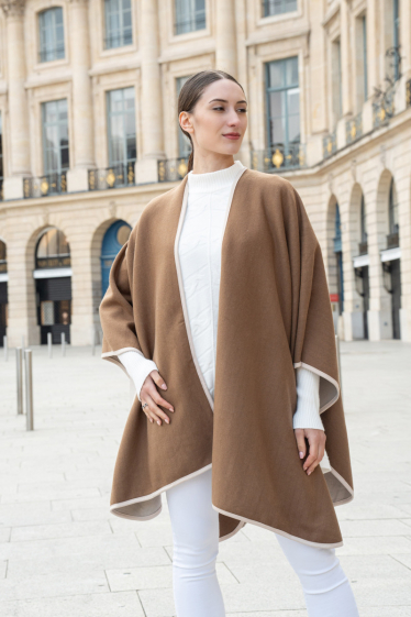 Wholesaler Sandy Paris - Two-tone reversible cape poncho coat