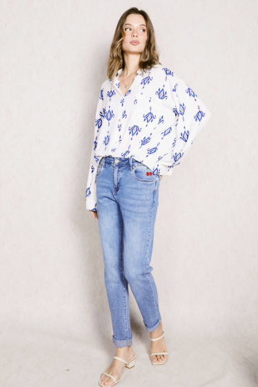 Wholesaler SARAH JOHN - Straight jeans with AMOUR embroidery on the waistband