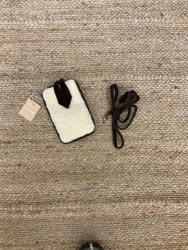 Grossiste CINNAMON - Pochette téléphone moumoute avec bandoulière