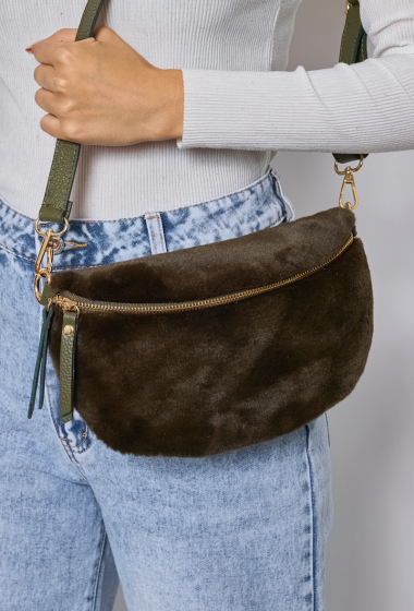 Bum bag / sac ceinture mink handbag Louis Vuitton Ecru in Mink