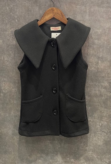 Sleeveless wool vest with big collar