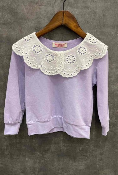 Jersey sweater with a lace collar