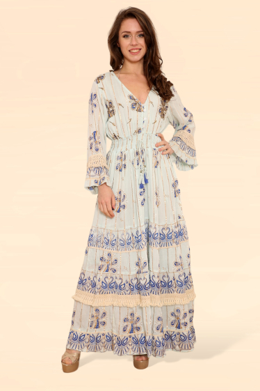 Wholesaler SK MODE - A woman's V-necked gown with long sleeves, embroidered flowers SK2401