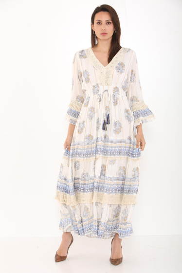 Wholesaler SK MODE - V-neck dress, embroidered flounce, with long sleeves. Floral print. SK9538