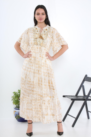 Großhändler SK MODE - Langes Kleid mit V-Ausschnitt und Kordelzug, verziert mit Blumenstickerei 25SK203