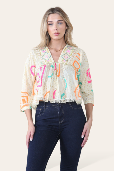Wholesaler SK MODE - Geometric embroidery V-neck top with lace pattern (ref SY 57sk)