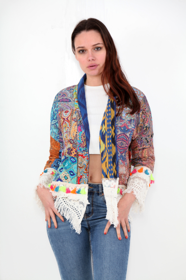 Wholesaler SK MODE - Multicolored jacket for women, with an open collar and a SKAM-21 pattern.