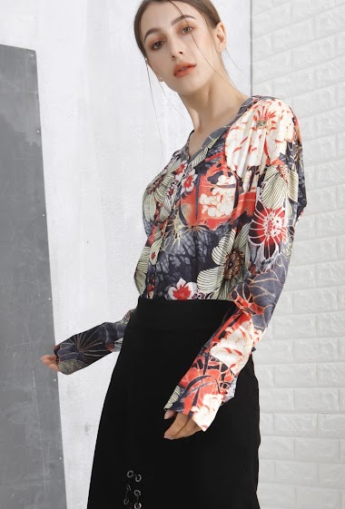 Großhändler Smart and Joy - V-neck blouse with macro floral print