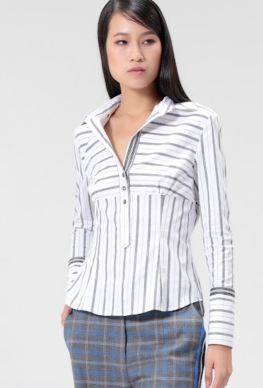Großhändler Smart and Joy - Striped fitted shirt