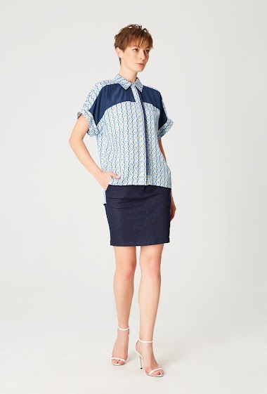 Großhändler Smart and Joy - Bi-material short-sleeved shirt with geometric print