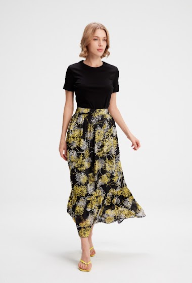 Wholesaler Smart and Joy - Floral Print Dip Hem Chiffon Skirt