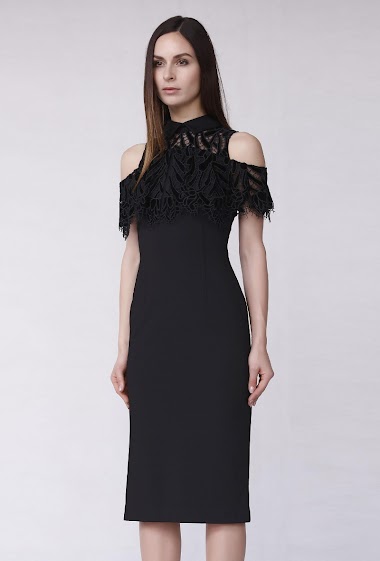 Wholesaler Smart and Joy - Fitted dress with bare shoulders and lace flounce
