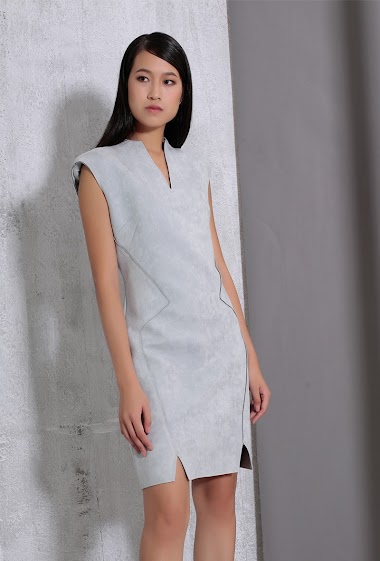 Mayorista Smart and Joy - Structured fitted dress in suedette with high V-neck and shoulder pads