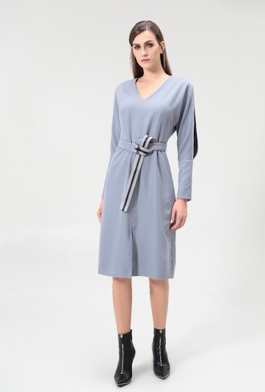 Wholesaler Smart and Joy - V-neck dress with batwing sleeves