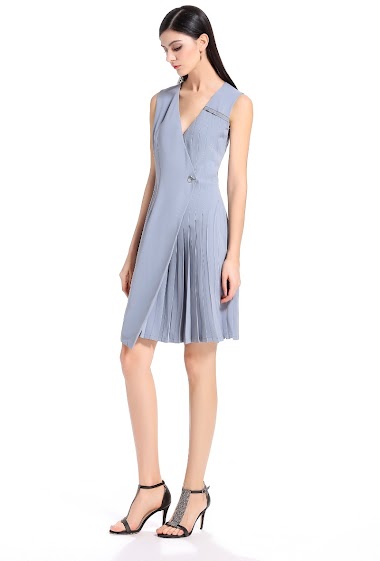 Großhändler Smart and Joy - Pleated Panel Structured Wrap Dress