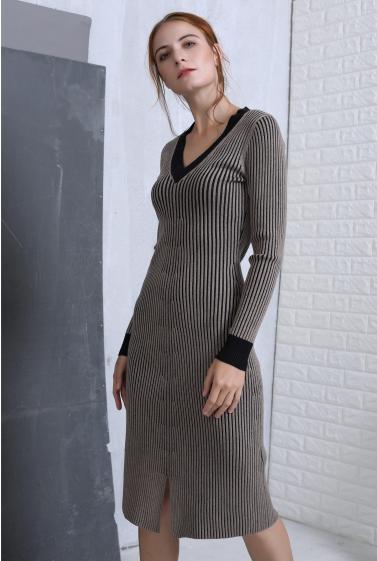 Wholesaler Smart and Joy - Bi Color V Neck Jumper Dress