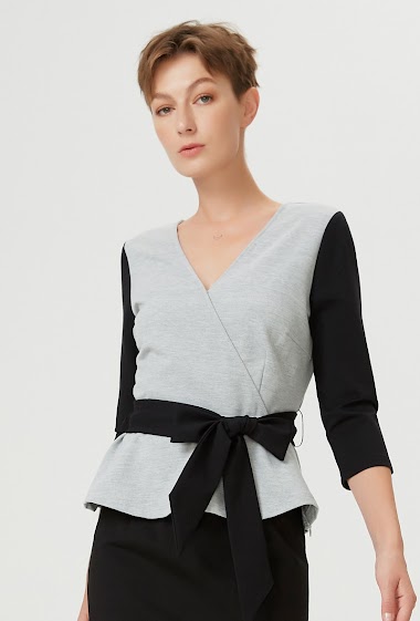 Großhändler Smart and Joy - Bi-material peplum top with wrap effect and applied belt