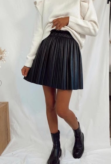 Wholesaler SO LOOK - Short faux leather pleated skirt
