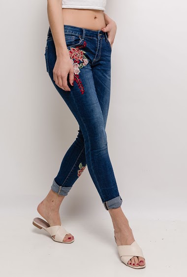 Großhändler Mozzaar  Forever - Jeans mit Blumenstickerei