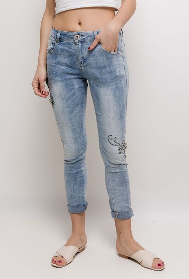 Großhändler Mozzaar  Forever - Bestickte Jeans mit Strasssteinen