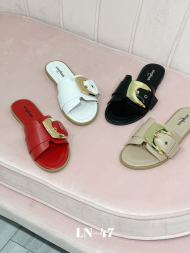 Wholesaler Stephan Paris - Flat sandal with gold buckle