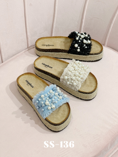 Wholesaler Stephan Paris - Pearl-embellished flat sandals
