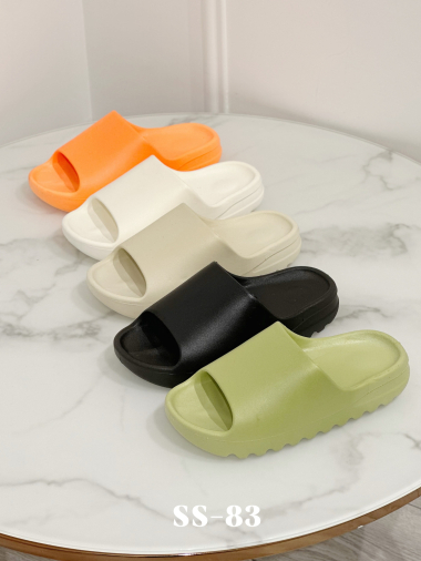 Wholesaler Stephan Paris - Textured flat sandals