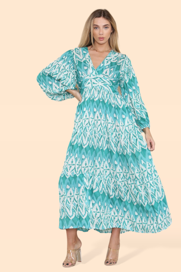 Grossiste Sumel - Ref-41011 Robe longue pour femme Modèle de couleur ondulée avec manches longues.