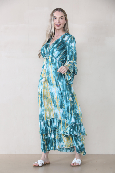 Großhändler Sumel - Langes Kleid, V-Ausschnitt, Batikmuster, weite Ärmel, tropische Farben 21-111