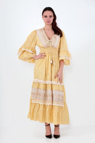 Wholesaler Sumel - Women's long dress AN24112 with circular V-neck with gold sequins.
