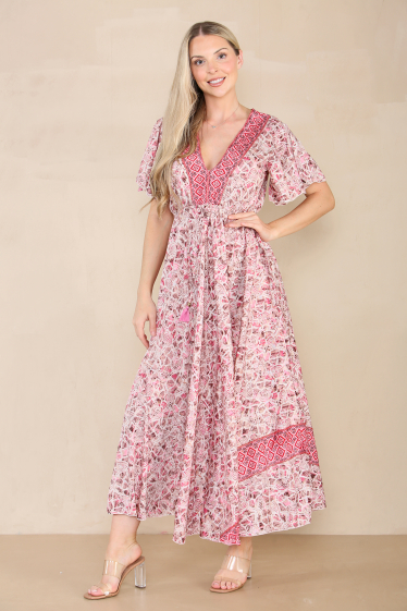 Großhändler Sumel - Kleid mit langem Schlitz, durchgehendem persischem Ethno-Print, Fledermausärmeln und V-Ausschnitt