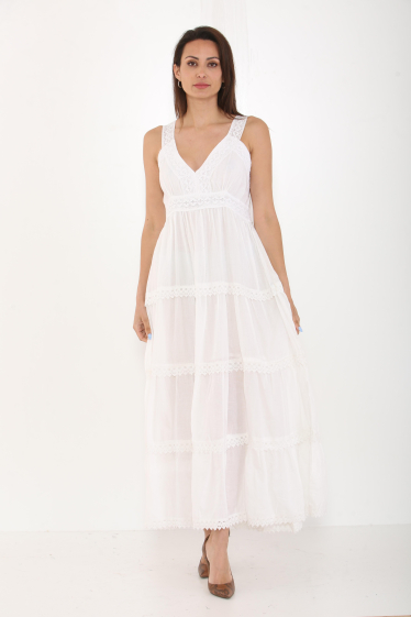 Wholesaler Sumel - Long sleeveless cotton dress with lace pattern on the edges. REF-1115