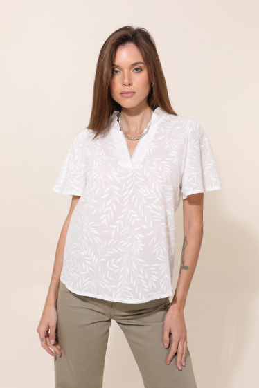 Wholesaler Sweet Miss - Foliage embroidery V-neck cotton T-shirt