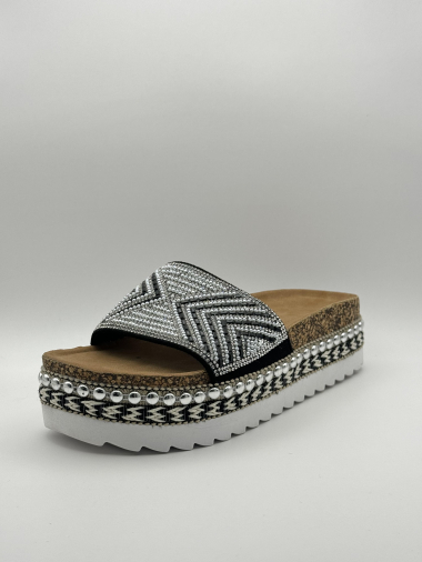 Grossiste Sweet Shoes - Sandales grosse semelle avec motifs perles