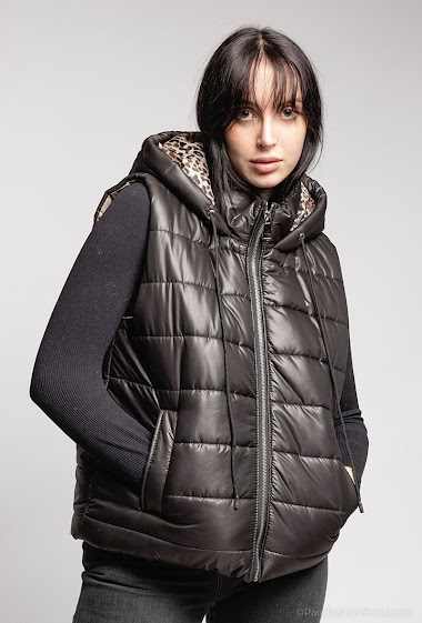 Wholesaler RAVIBELLE - Metallic look leopard hooded sleeveless down jacket | RAVI8009-N