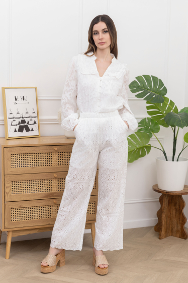Wholesaler RAVIBELLE - Trousers in English embroidery