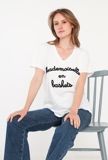 Wholesaler Tendance - Tshirt brodé mademoiselle en basket