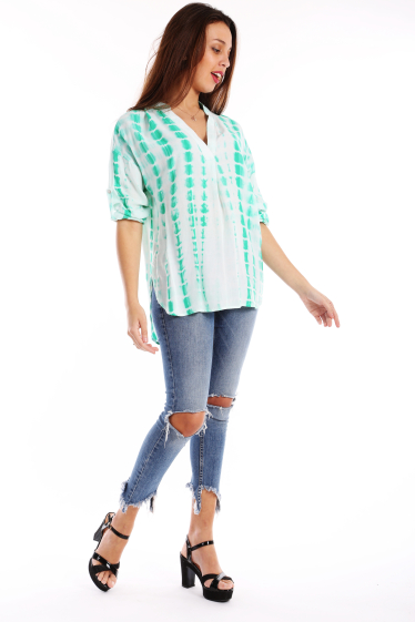 Wholesaler TINA - V-neck green whit short sleeves shirt
