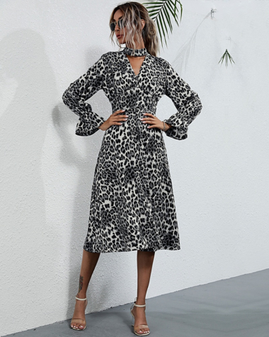Grossiste TINA - Robe à col en V  imprimé léopard manches longues