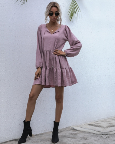 Großhändler TINA - Mittellanges rosafarbenes Kleid mit langen Ärmeln und V-Ausschnitt