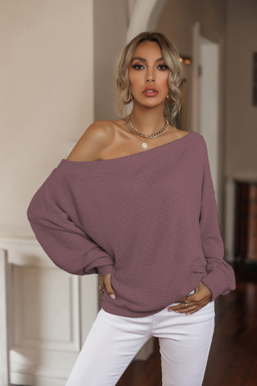 Wholesaler TINA - Pale red top with oversized neckline