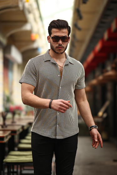 Wholesaler TRICKO - Men's short-sleeved shirt with two-tone relief