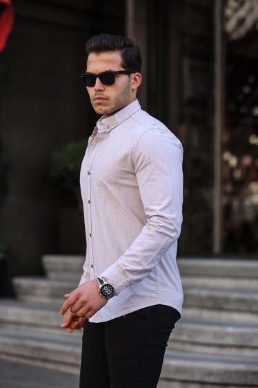 Mayorista TRICKO - Camisa ligera de hombre con manga larga y bolsillos dobles.